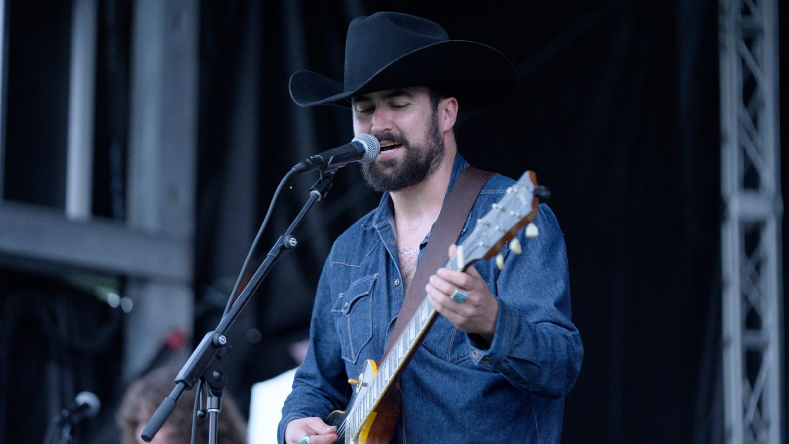 Canci&oacute;n Franklin performing live in a black cowboy hat and denim shirt
